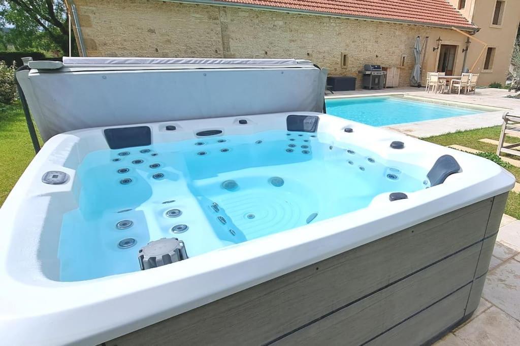 Guardian House Of Chateau Monteil With Heated Pool And Jacuzzi Villa Calviac-en-Perigord Exterior foto